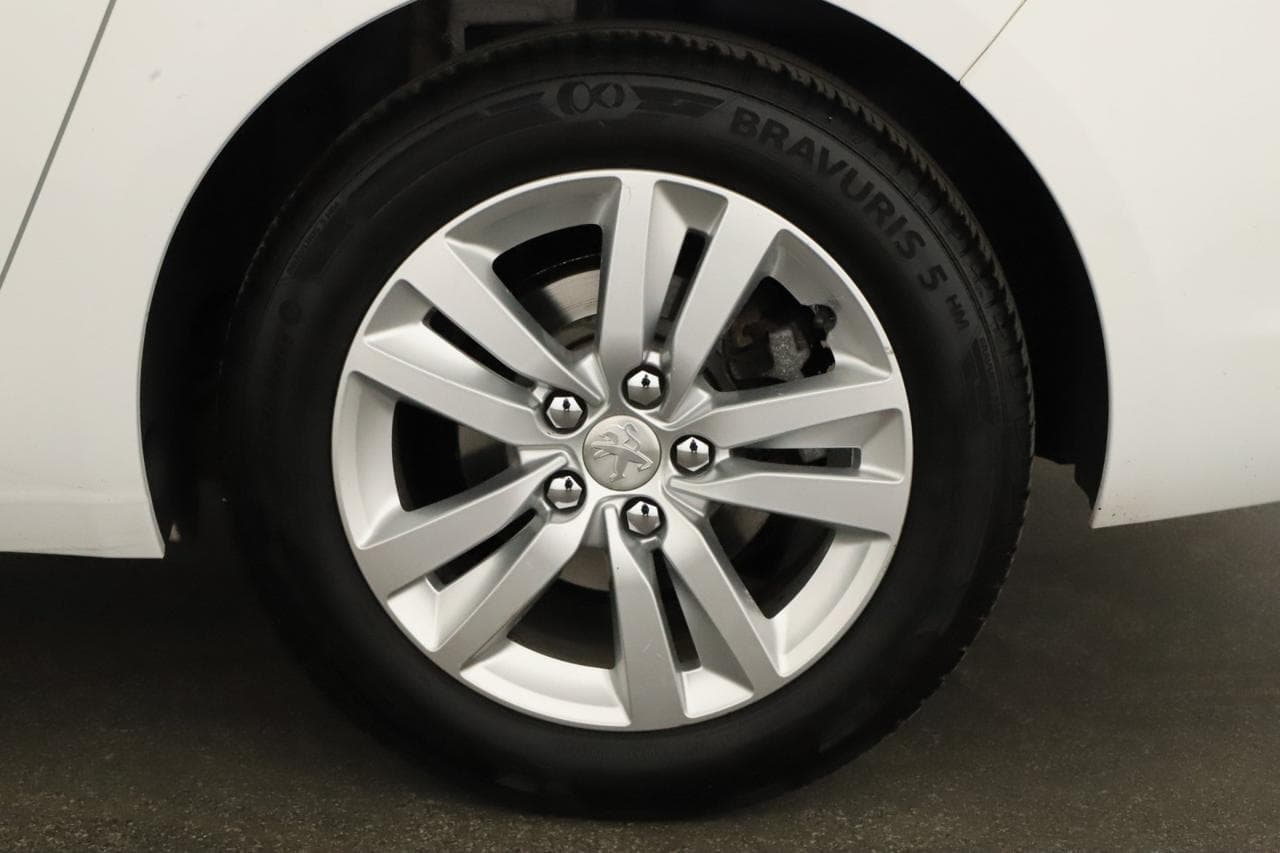2017 Peugeot 308 - 17