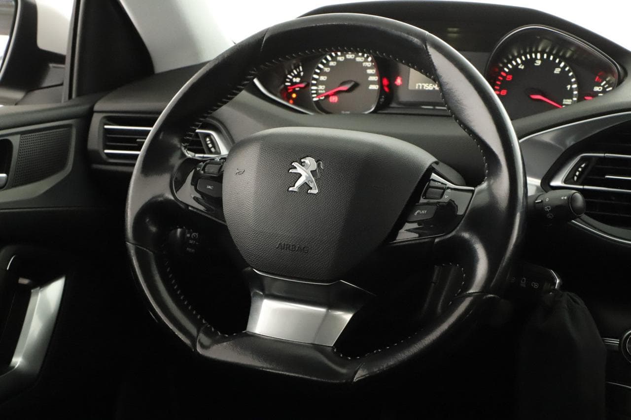 2017 Peugeot 308 - 18