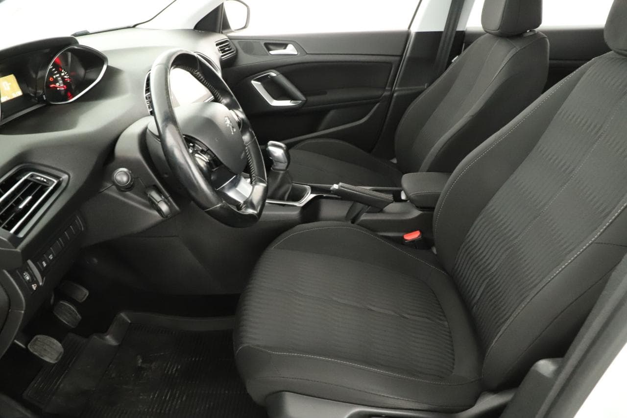 2017 Peugeot 308 - 13