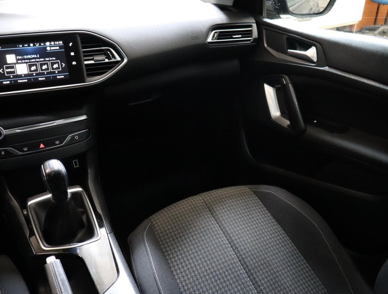2018 Peugeot 308 - 11