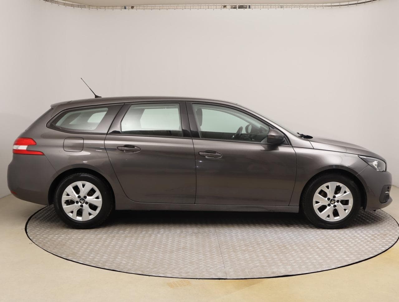 2018 Peugeot 308 - 8