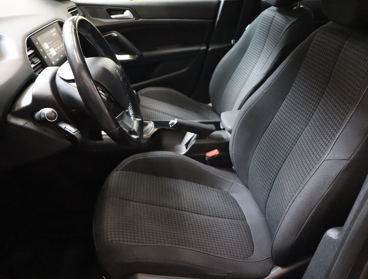 2018 Peugeot 308 - 16