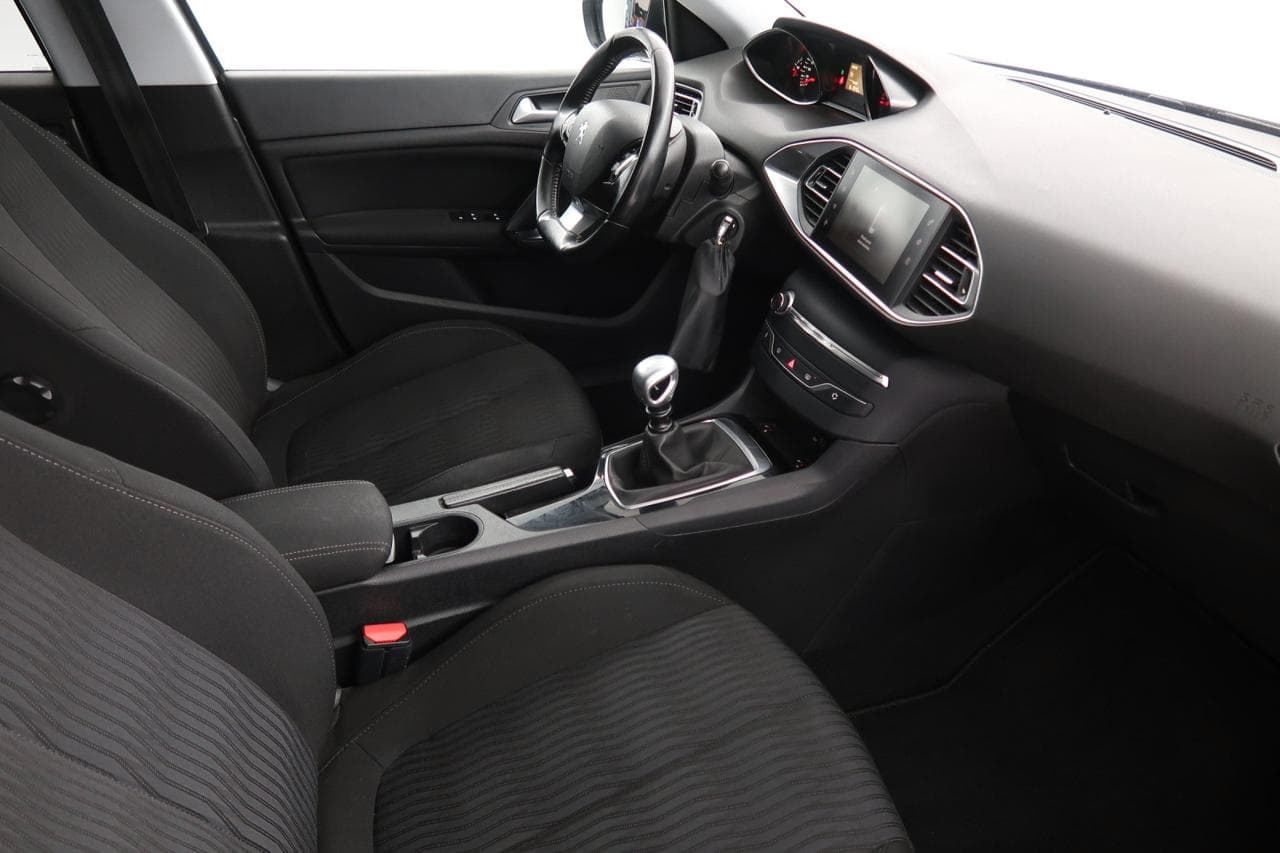 2016 Peugeot 308 - 17