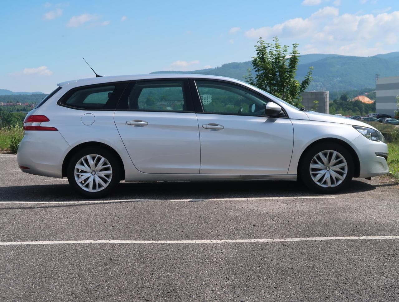 2015 Peugeot 308 - 15
