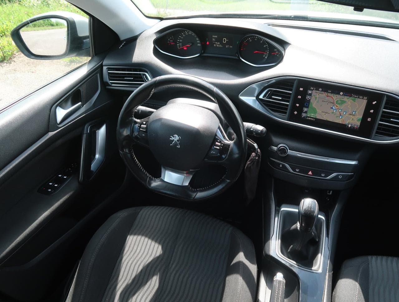 2015 Peugeot 308 - 17
