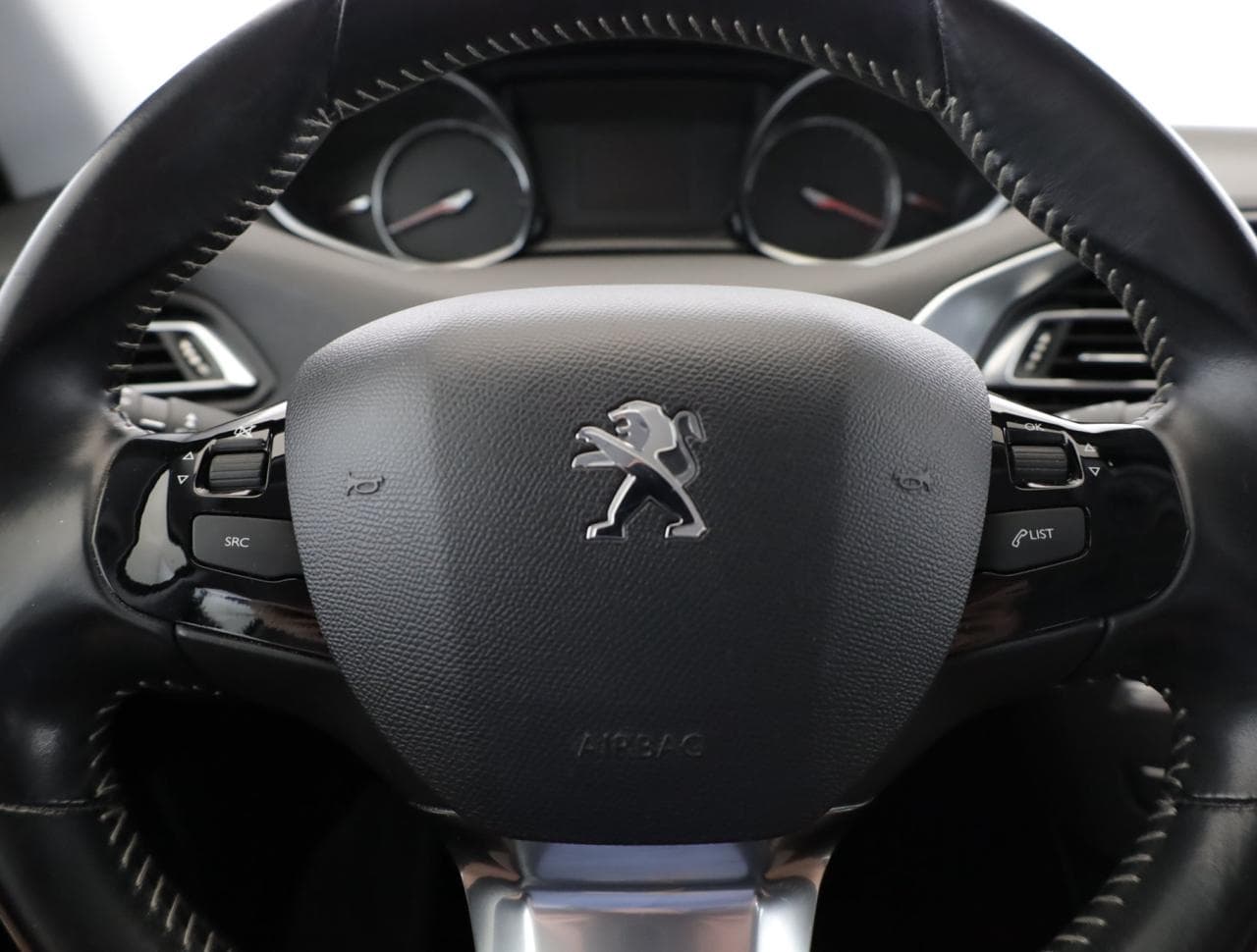2018 Peugeot 308 - 26