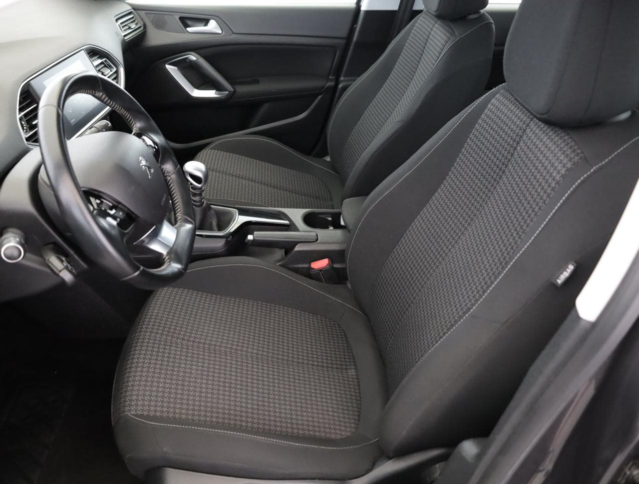 2018 Peugeot 308 - 24