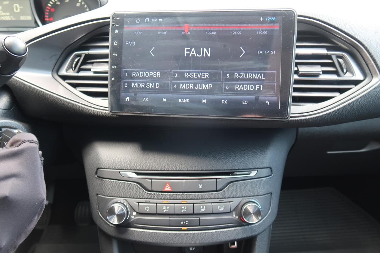 2016 Peugeot 308 - 32