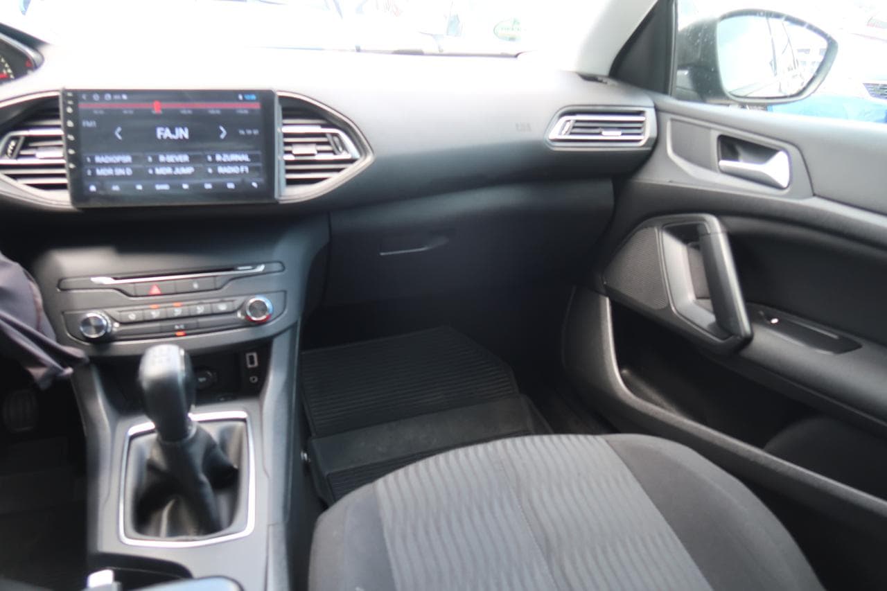 2016 Peugeot 308 - 21