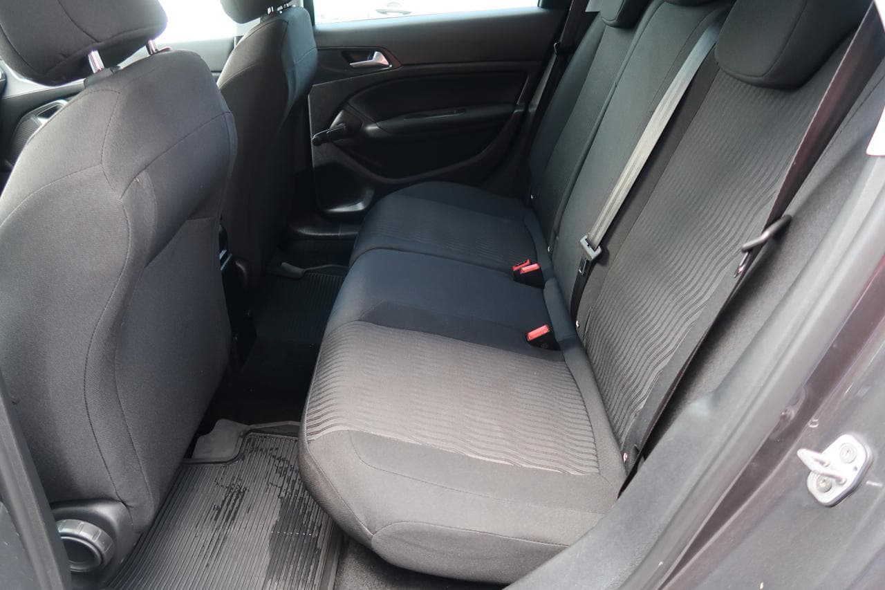 2016 Peugeot 308 - 27