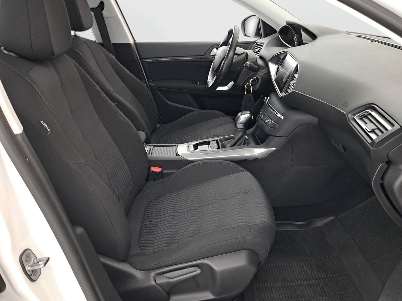 2015 Peugeot 308 - 12