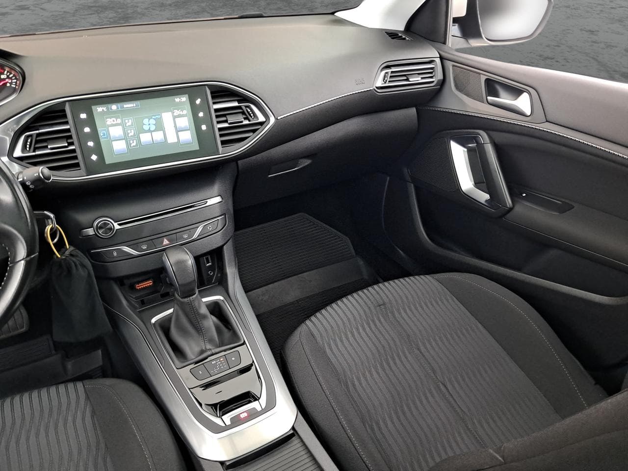 2015 Peugeot 308 - 11