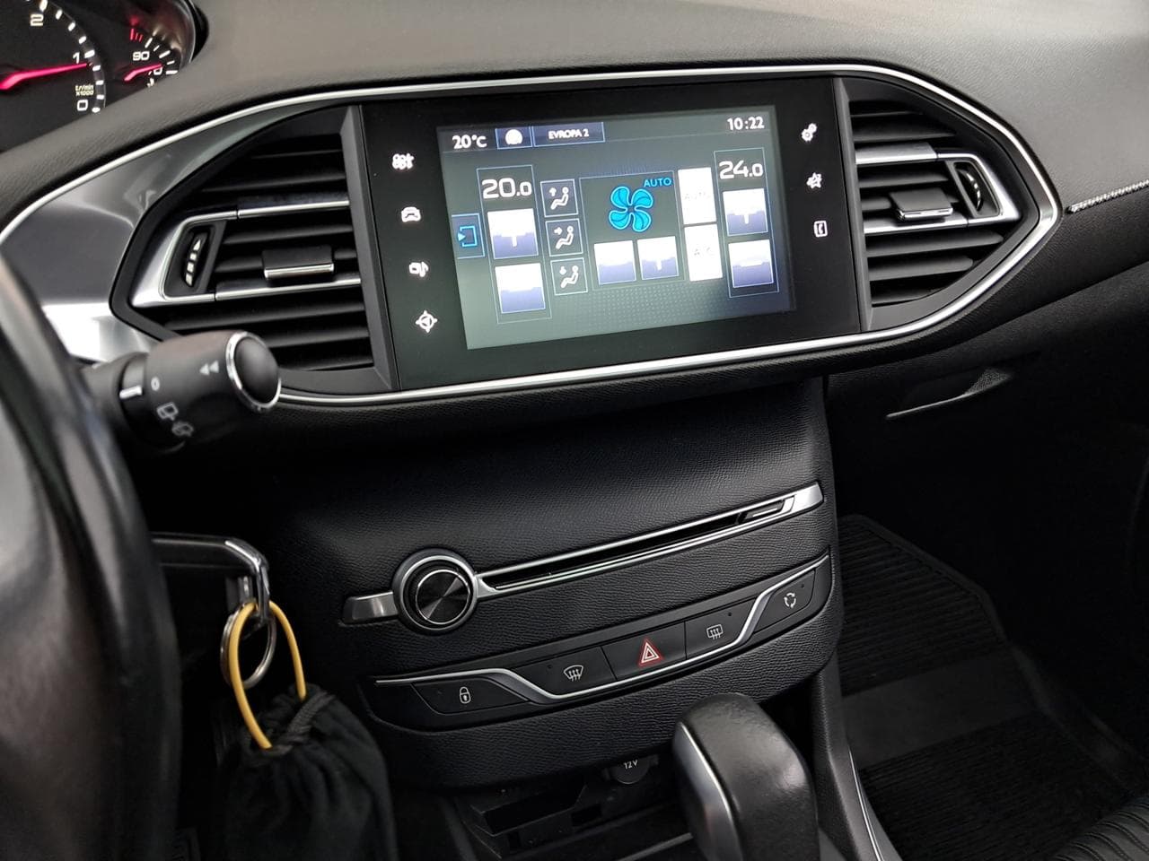 2015 Peugeot 308 - 18