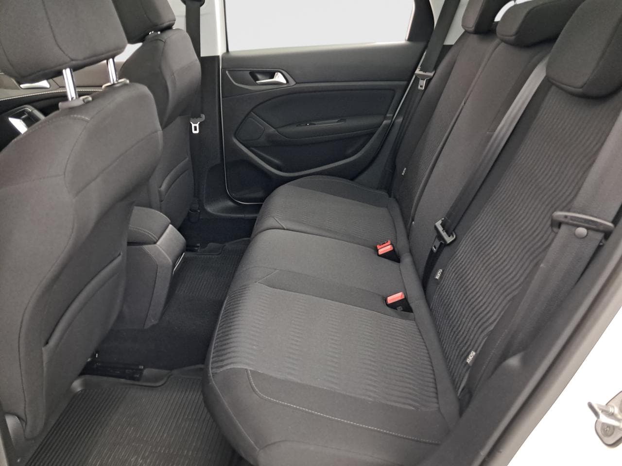2015 Peugeot 308 - 15