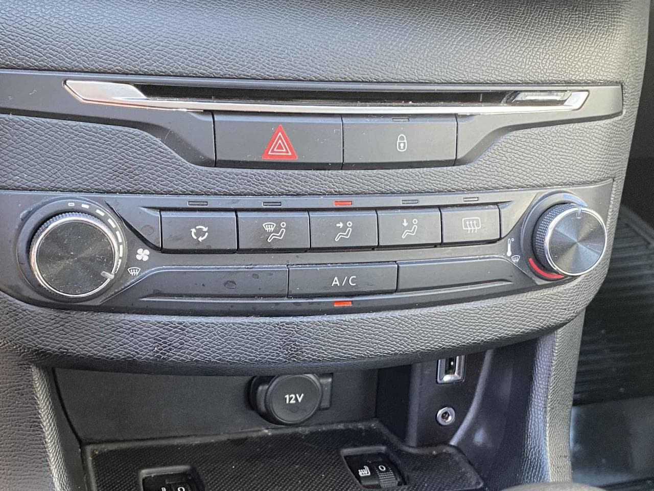 2015 Peugeot 308 - 15
