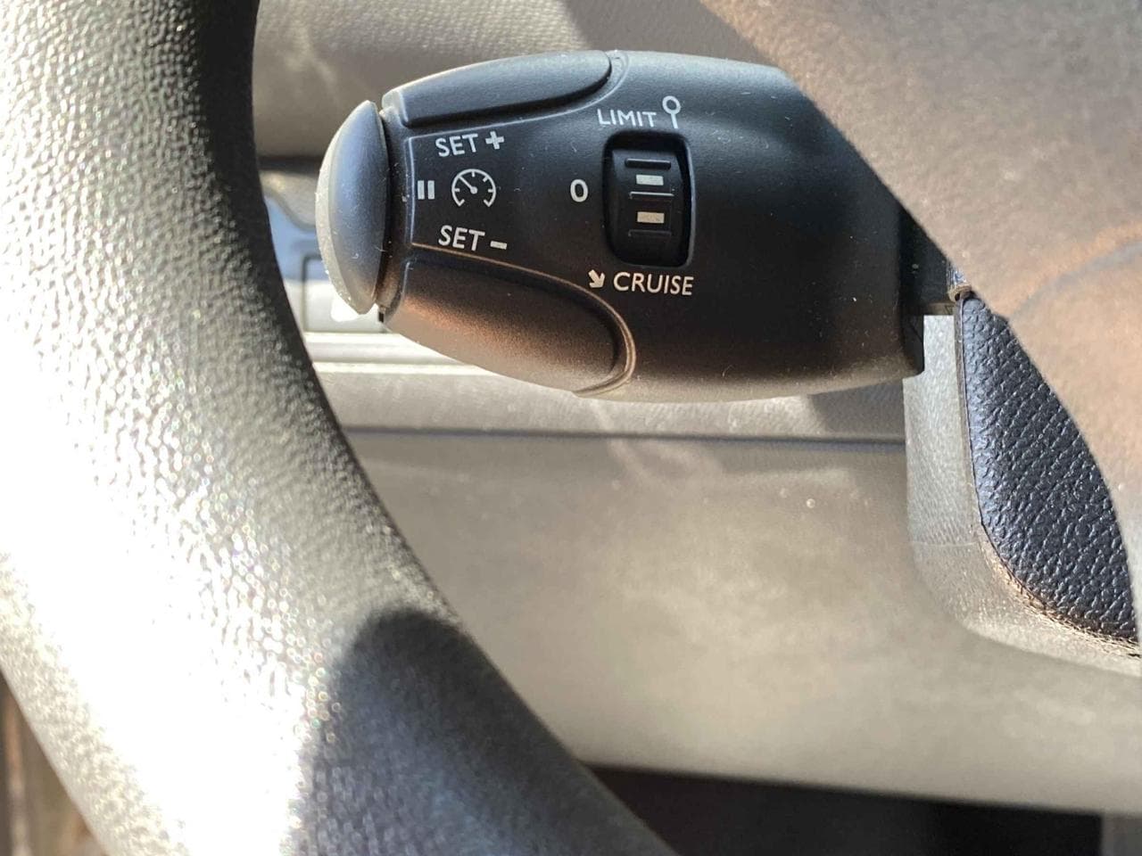 2015 Peugeot 308 - 13