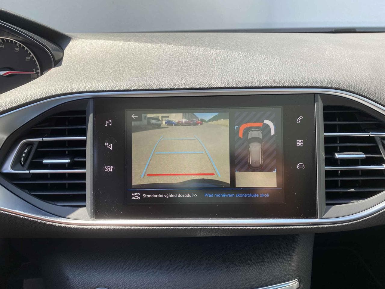 2018 Peugeot 308 - 19