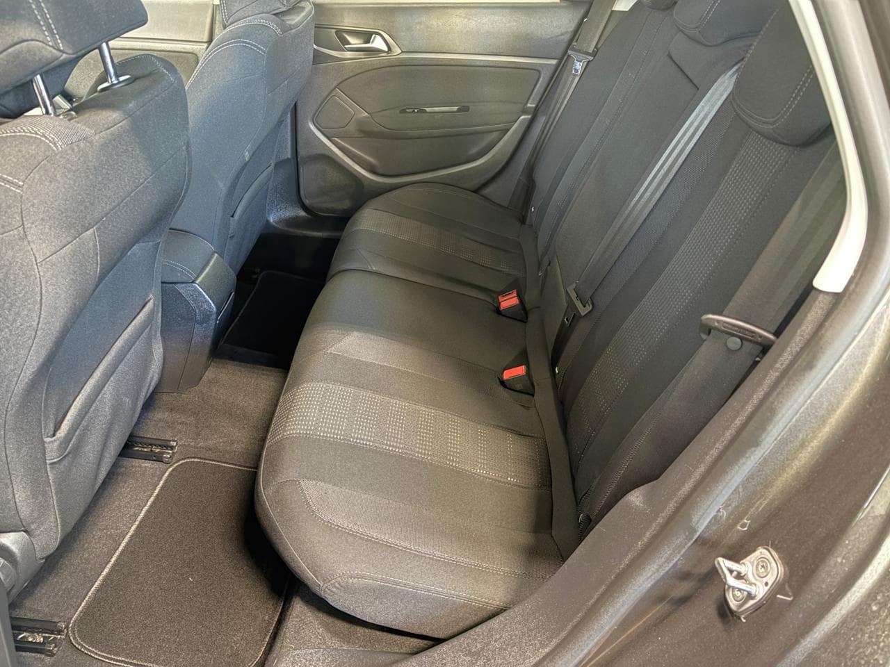 2016 Peugeot 308 - 10