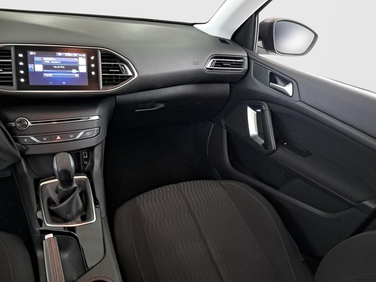2017 Peugeot 308 - 11