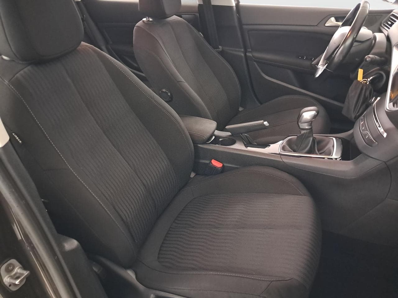 2017 Peugeot 308 - 12