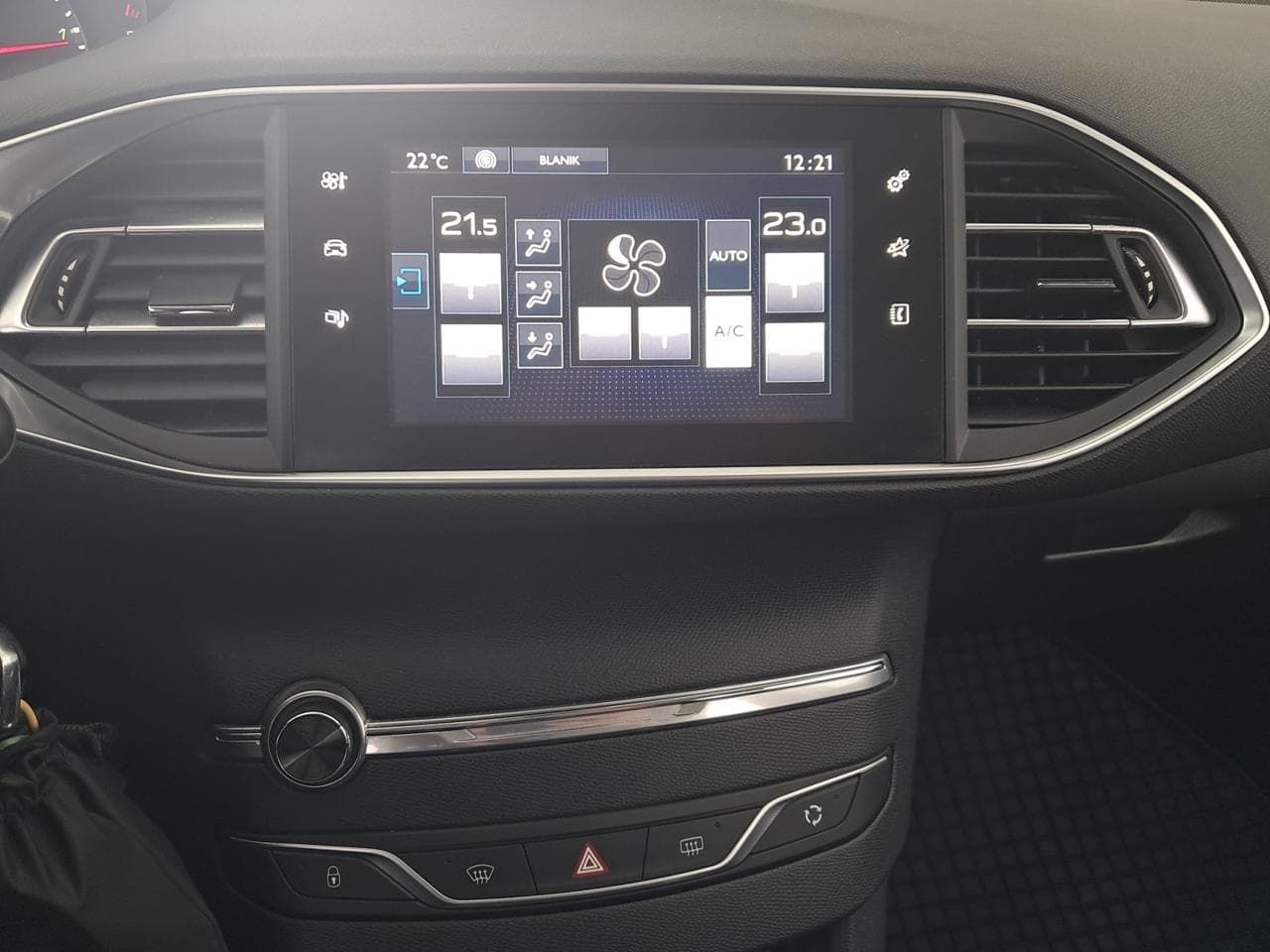 2017 Peugeot 308 - 18