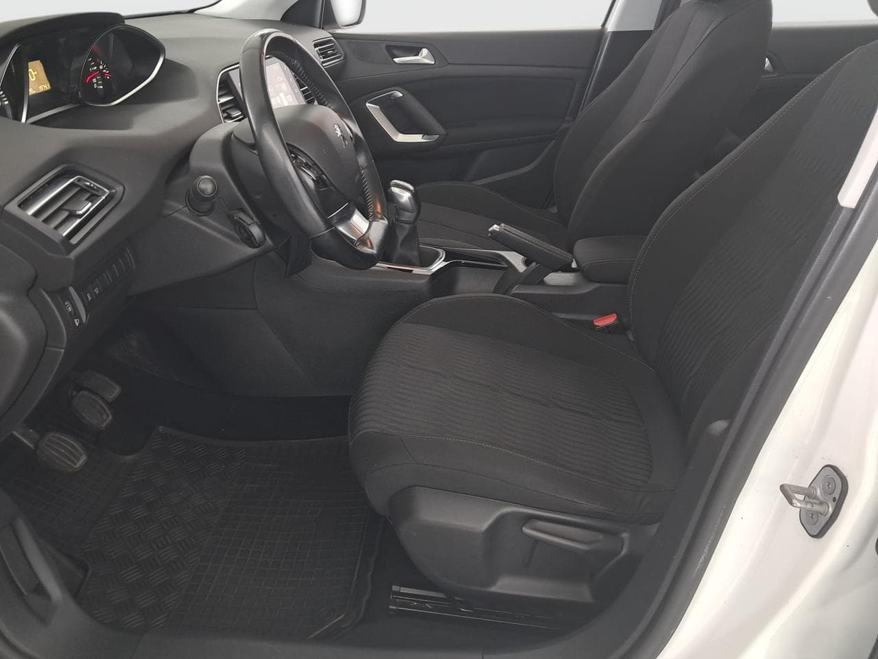 2017 Peugeot 308 - 16