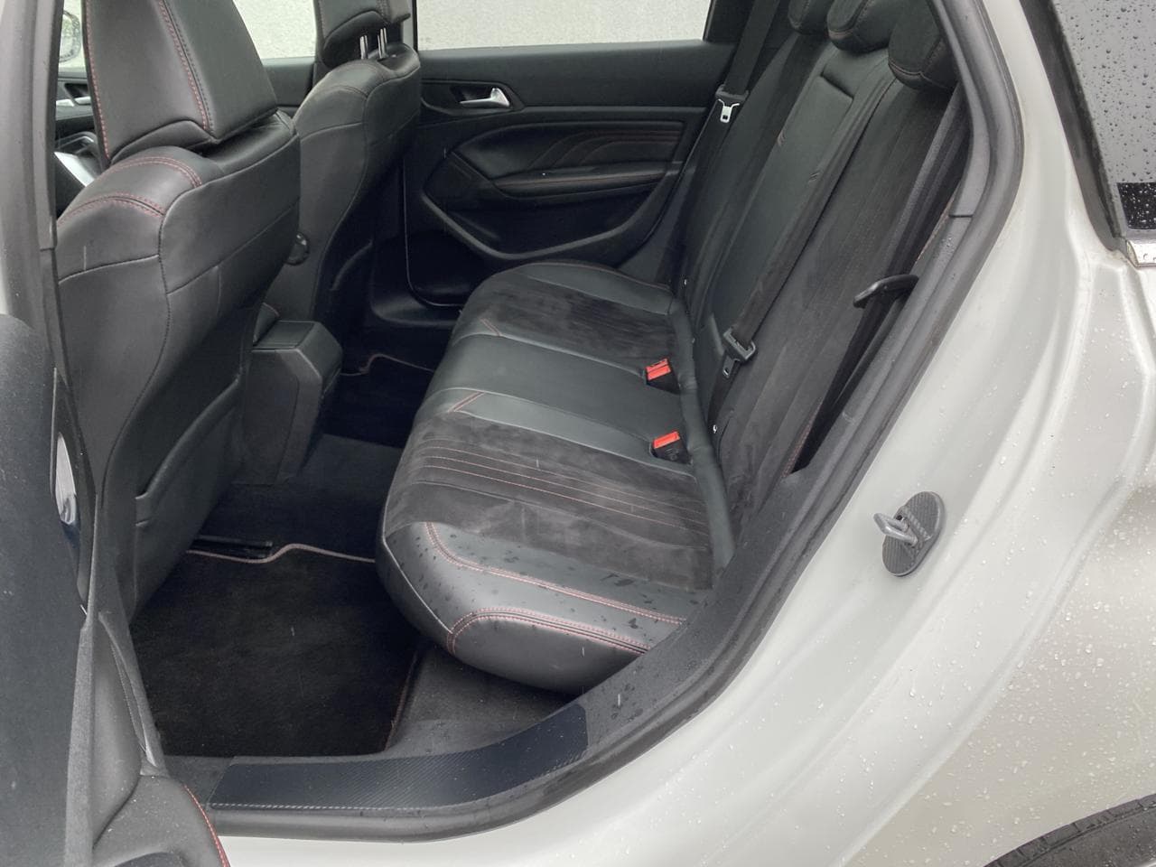 2015 Peugeot 308 - 10