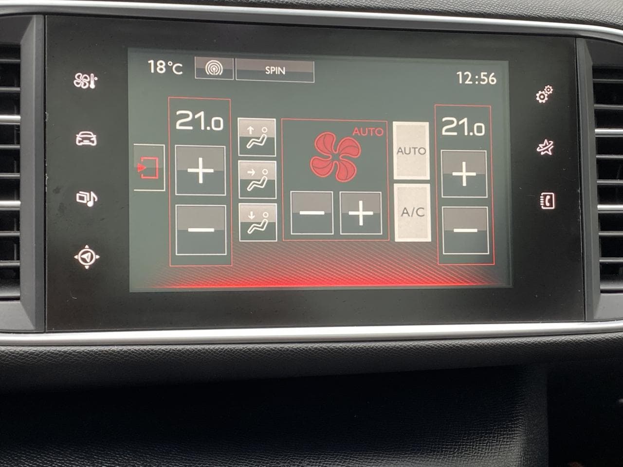 2015 Peugeot 308 - 16