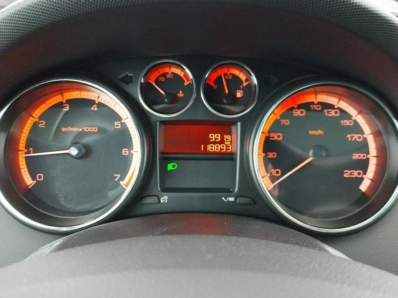 2013 Peugeot 308 - 17