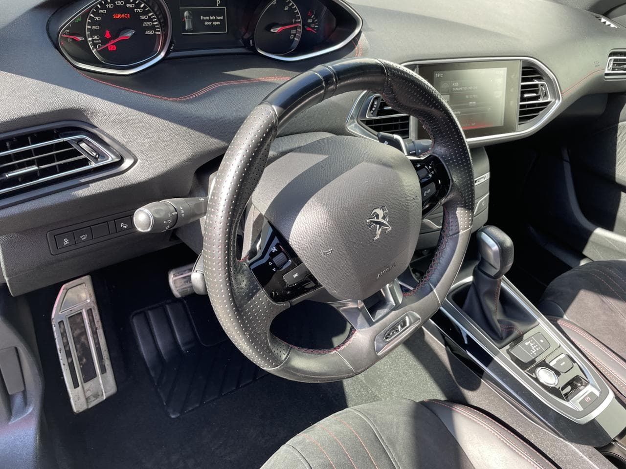 2017 Peugeot 308 - 11