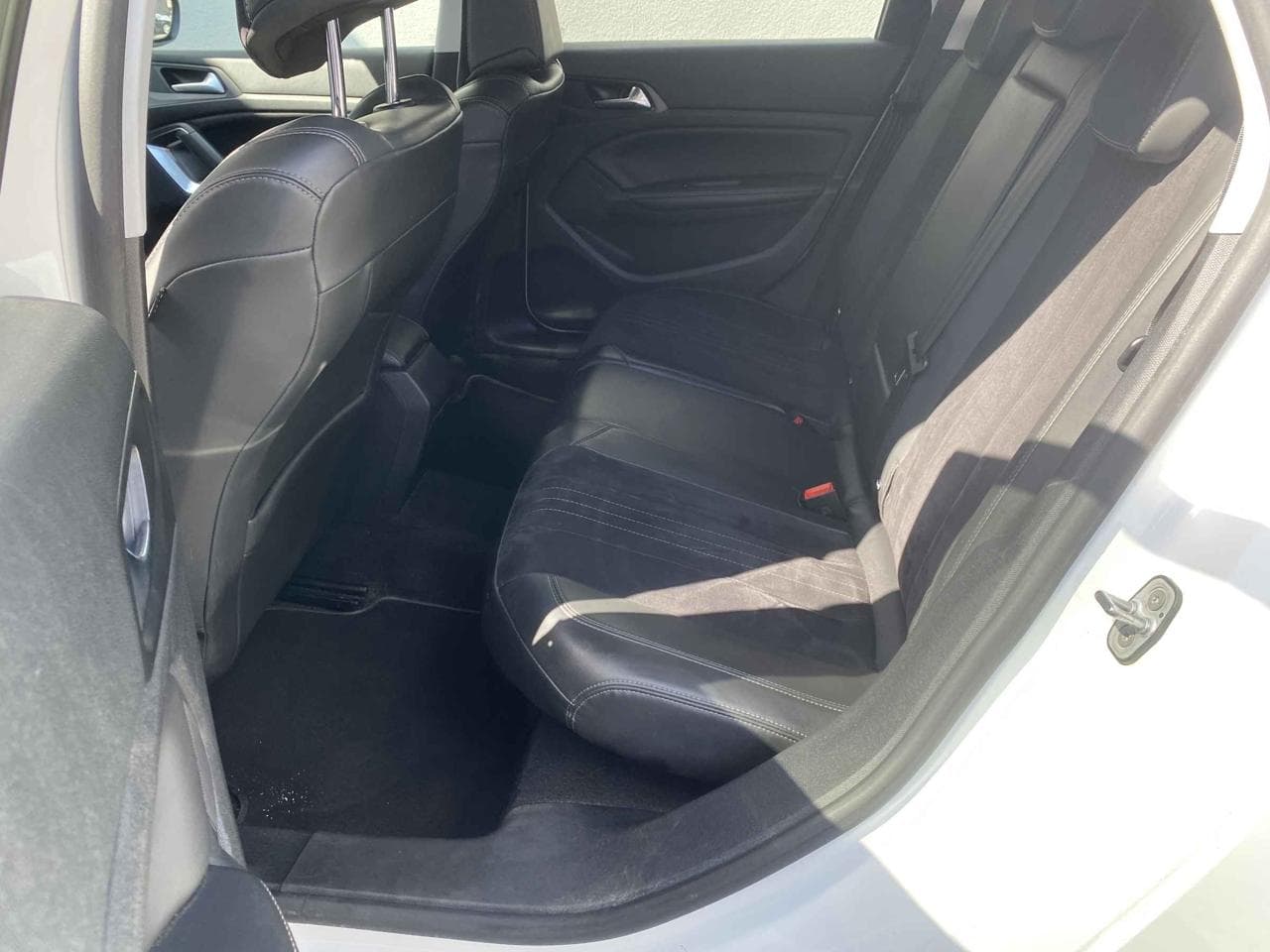 2016 Peugeot 308 - 10
