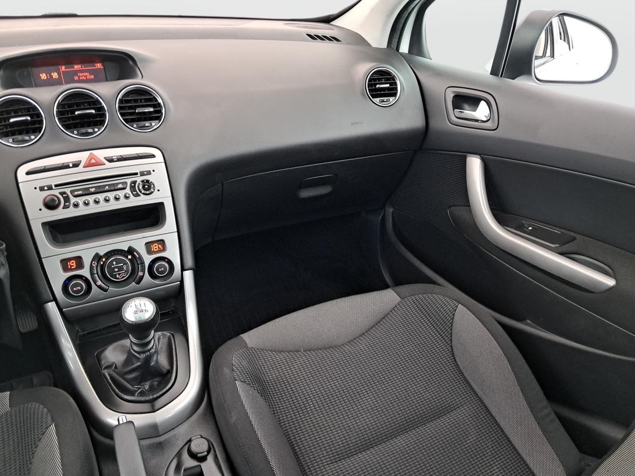 2012 Peugeot 308 - 11
