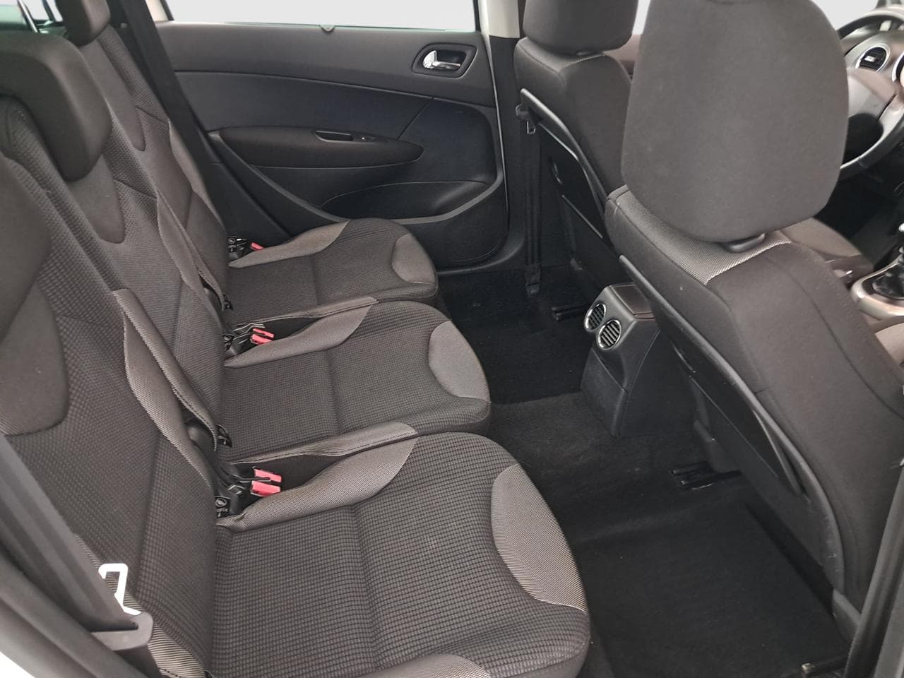 2012 Peugeot 308 - 13