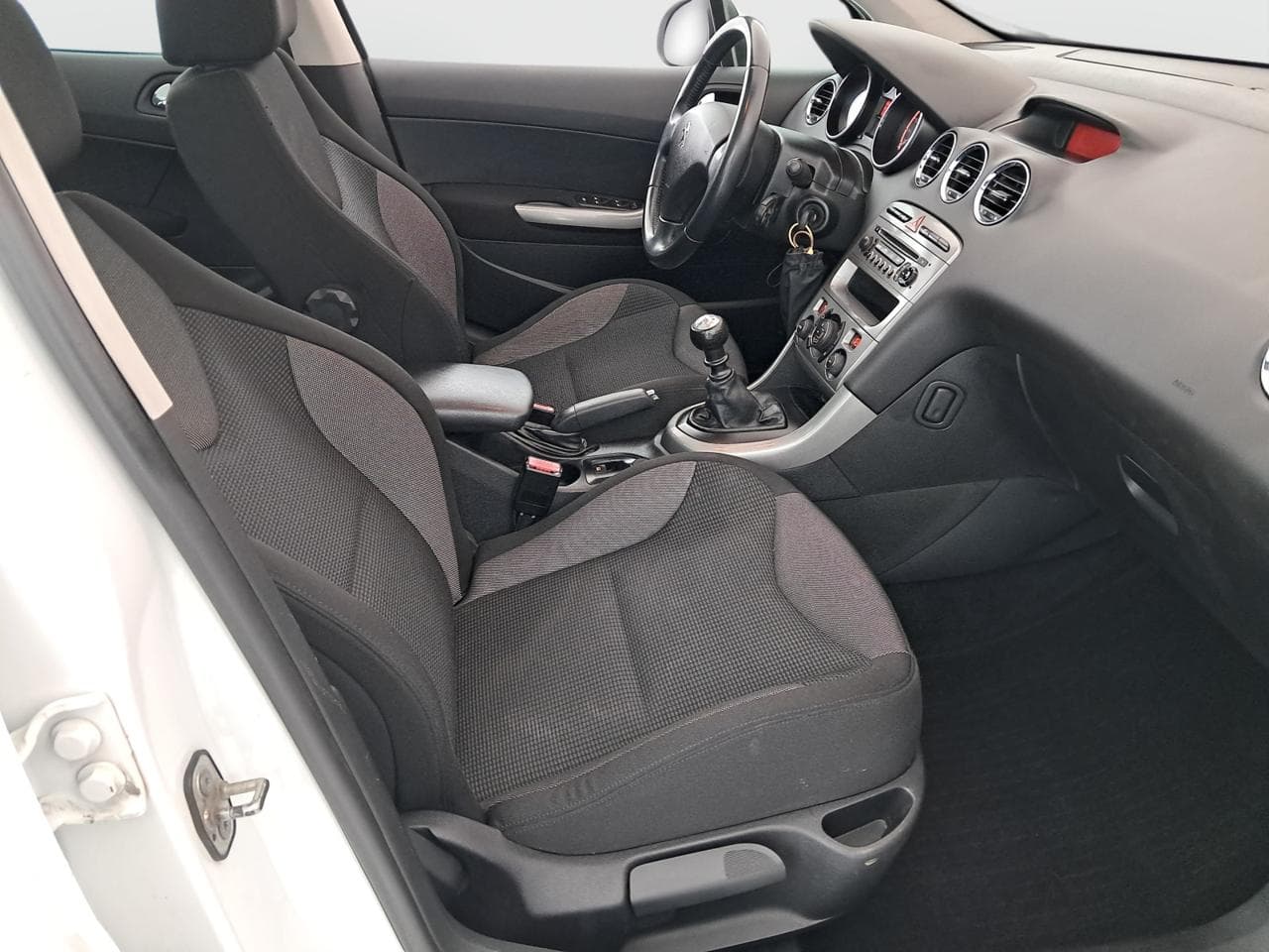 2012 Peugeot 308 - 12