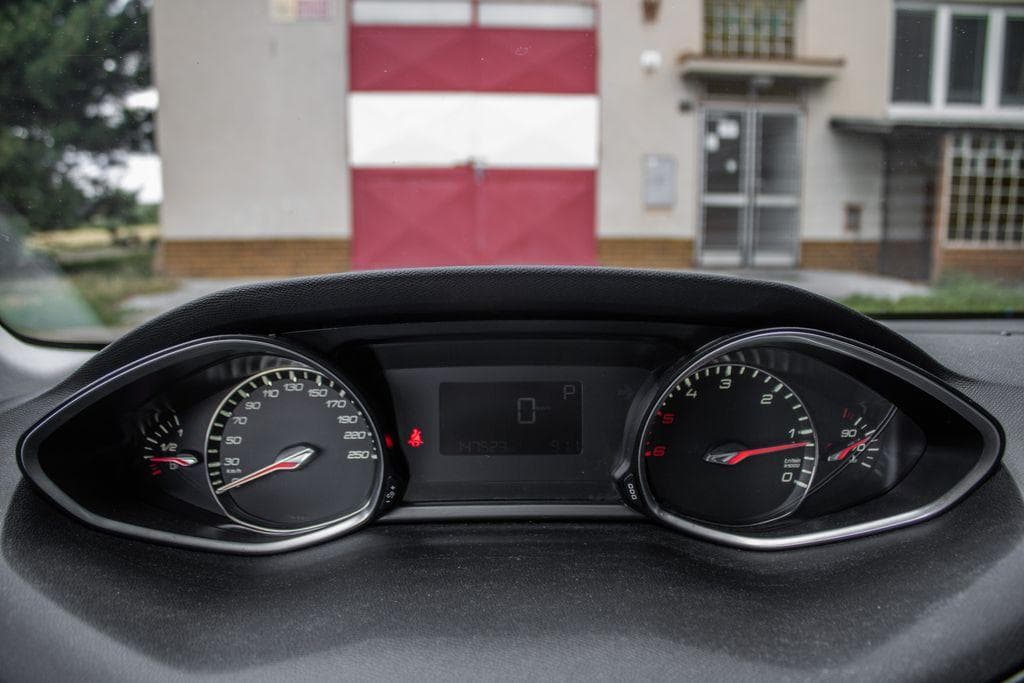 2016 Peugeot 308 - 12