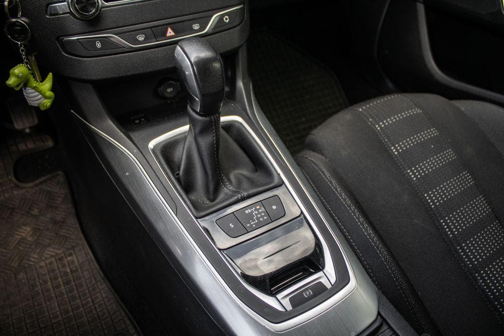 2016 Peugeot 308 - 16