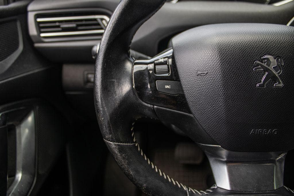 2016 Peugeot 308 - 17