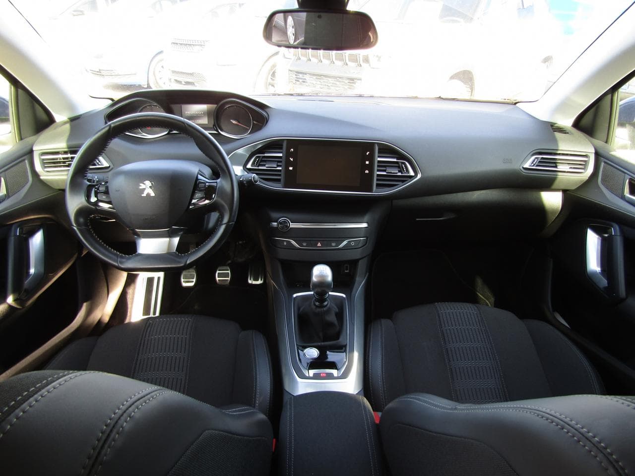 2017 Peugeot 308 - 10