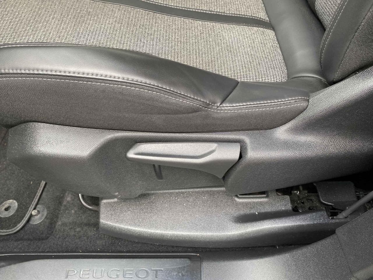 2018 Peugeot 3008 - 25