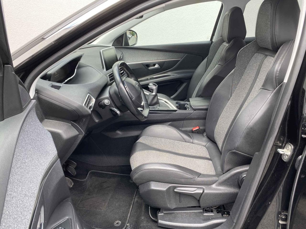 2018 Peugeot 3008 - 16