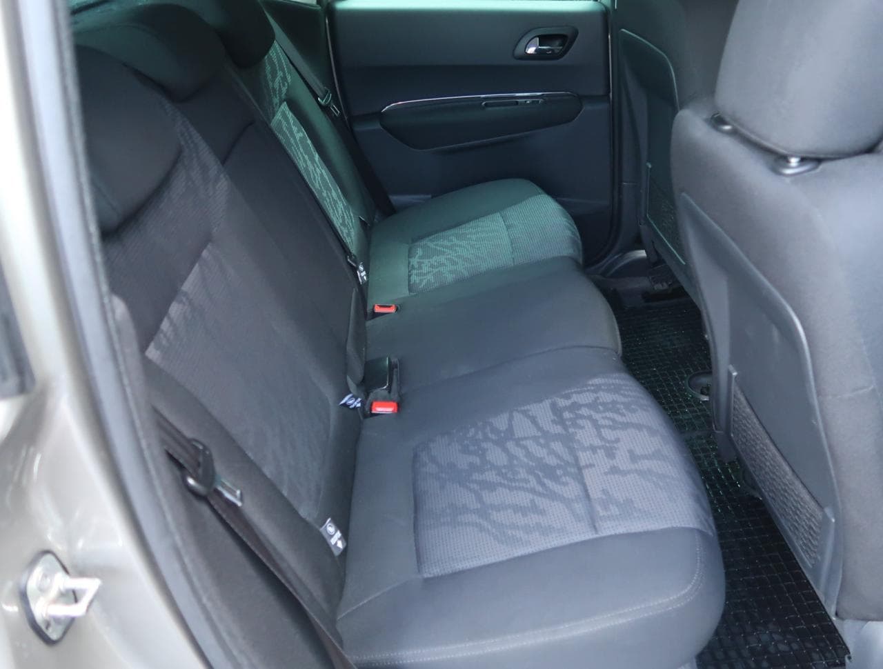 2010 Peugeot 3008 - 13