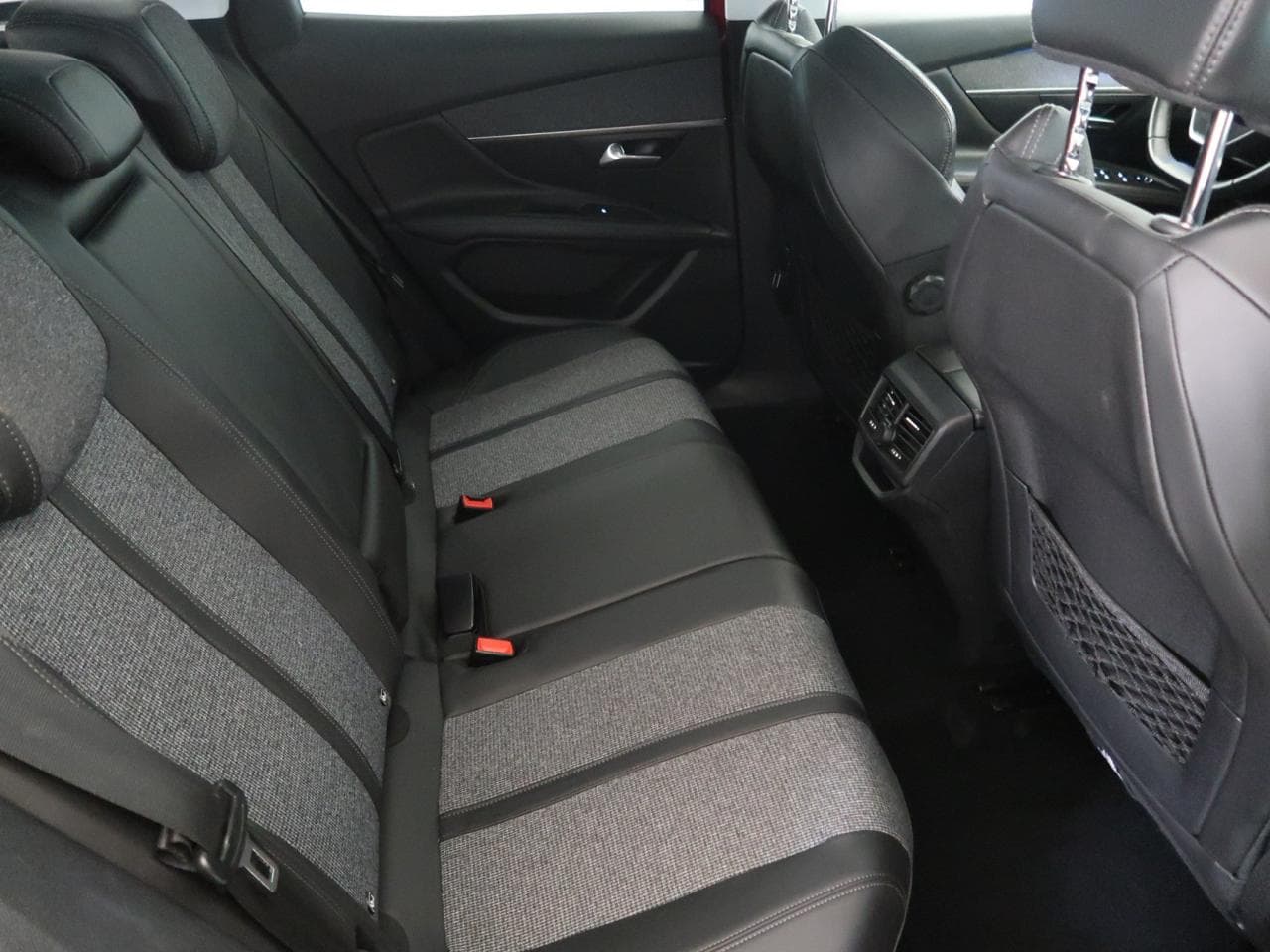 2018 Peugeot 3008 - 13