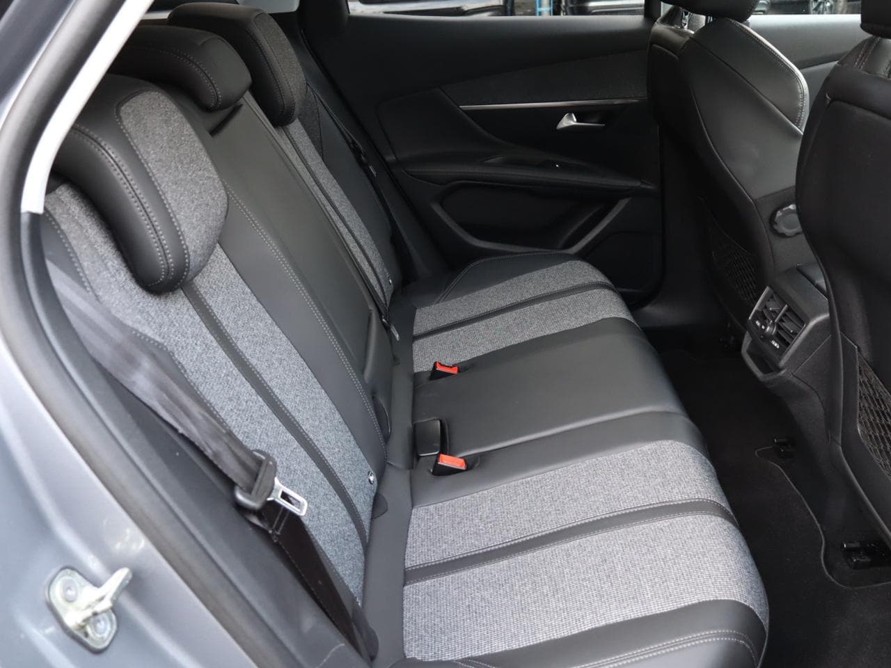2016 Peugeot 3008 - 11
