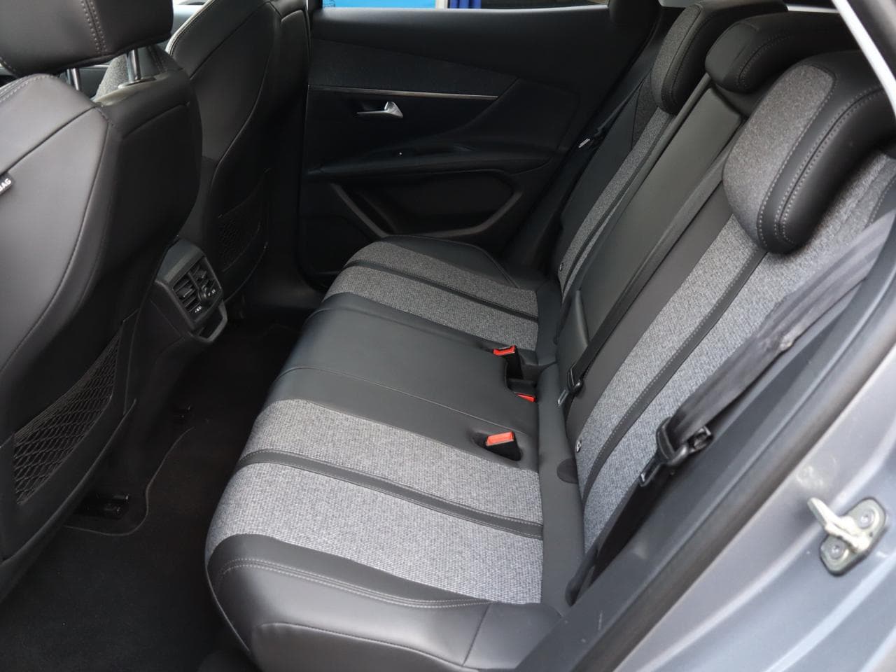 2016 Peugeot 3008 - 13