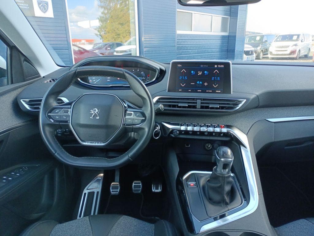 2017 Peugeot 3008 - 11