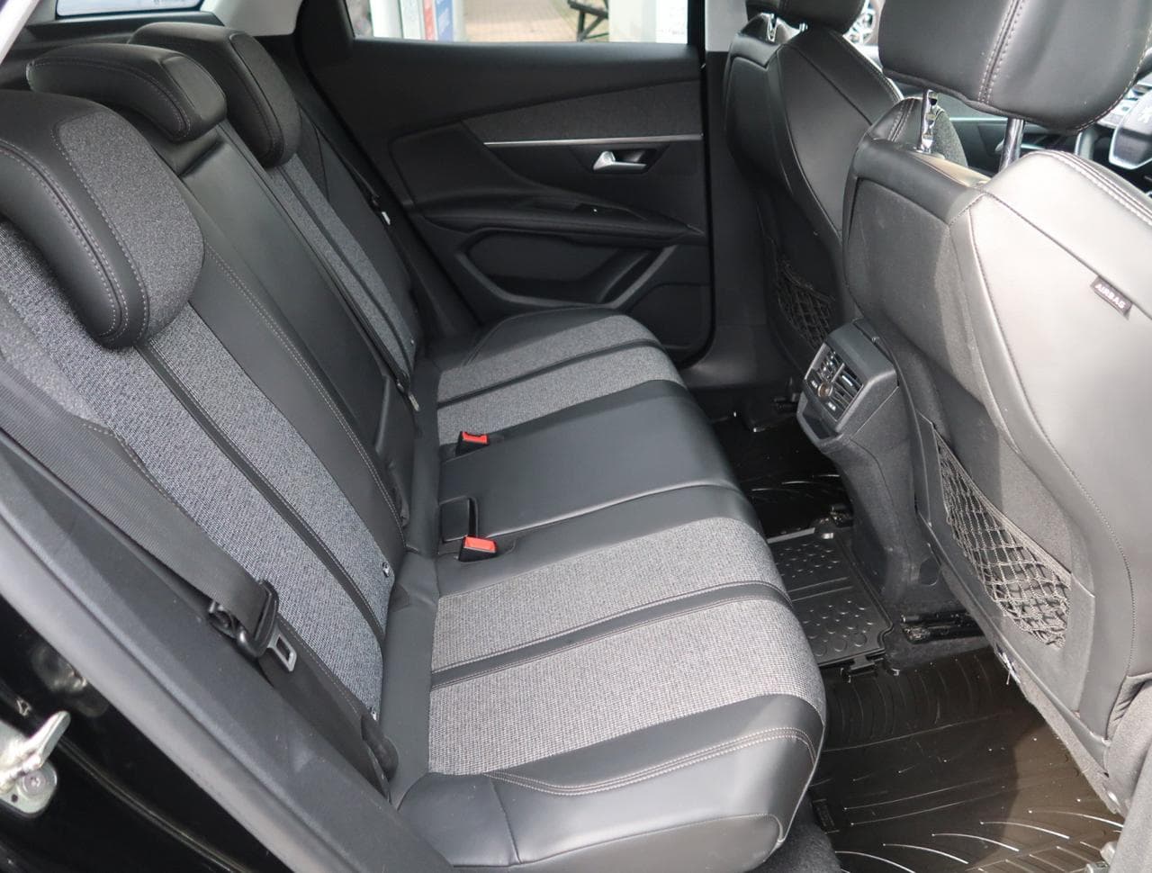2017 Peugeot 3008 - 13