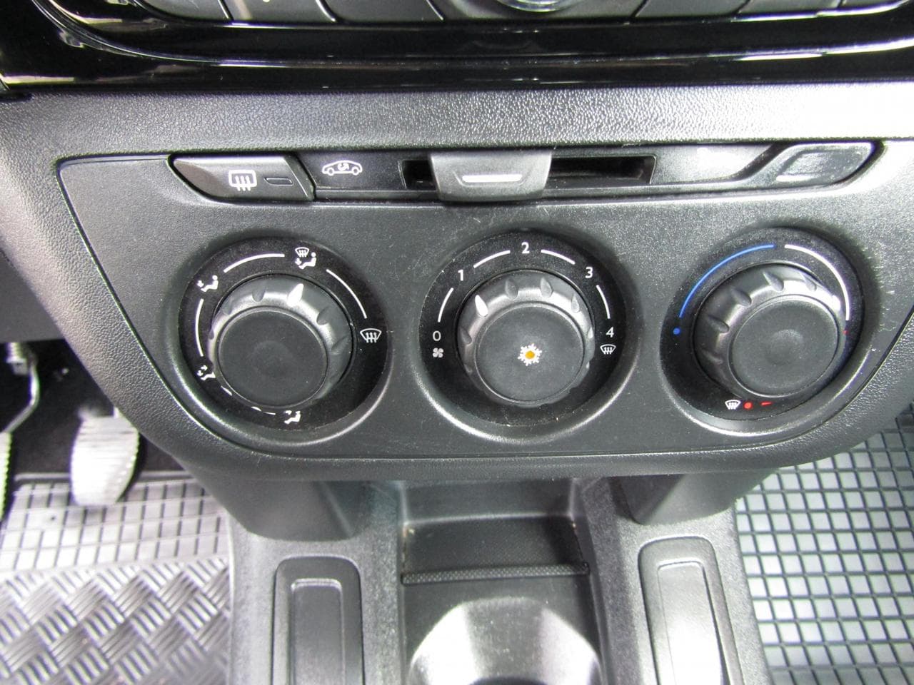 2014 Peugeot 301 - 14