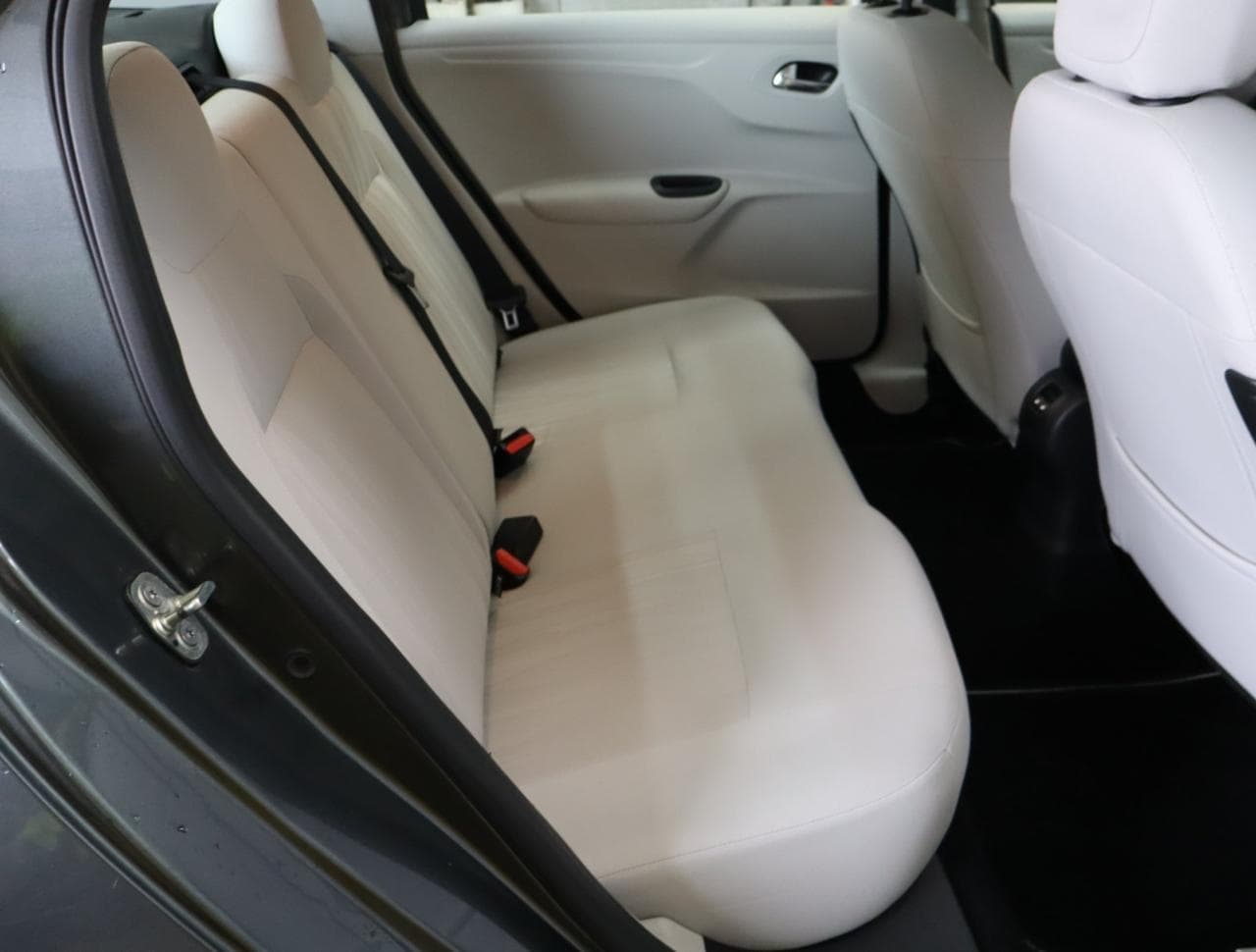 2012 Peugeot 301 - 13