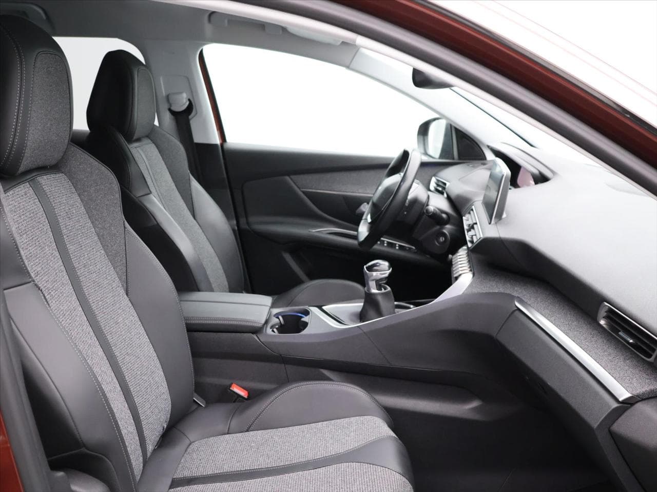 2019 Peugeot 3008 - 11