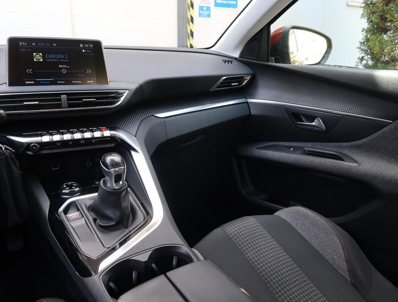 2017 Peugeot 3008 - 11